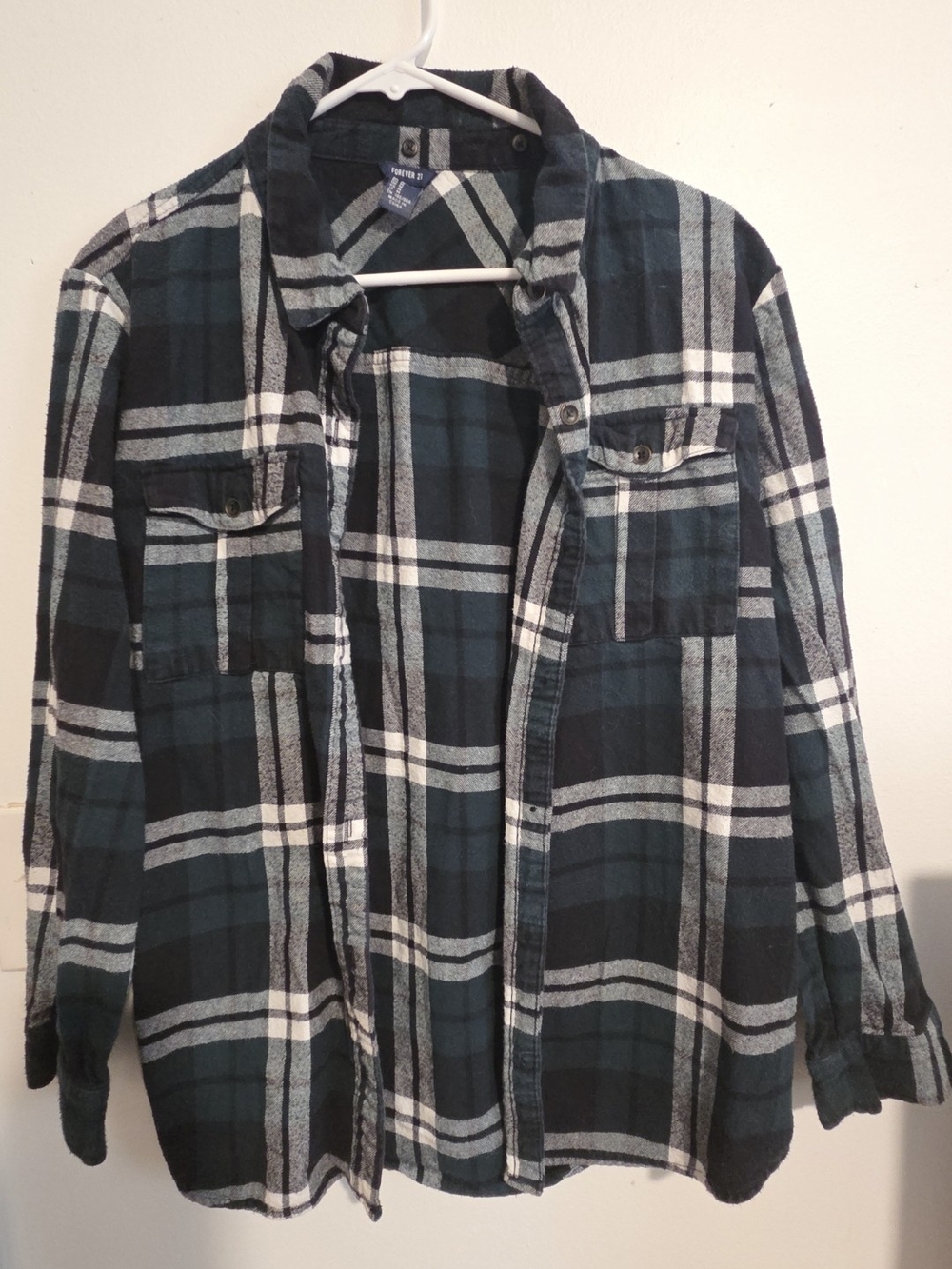 Forever 21 Plaid Button Down in Green, Black & White Size Medium